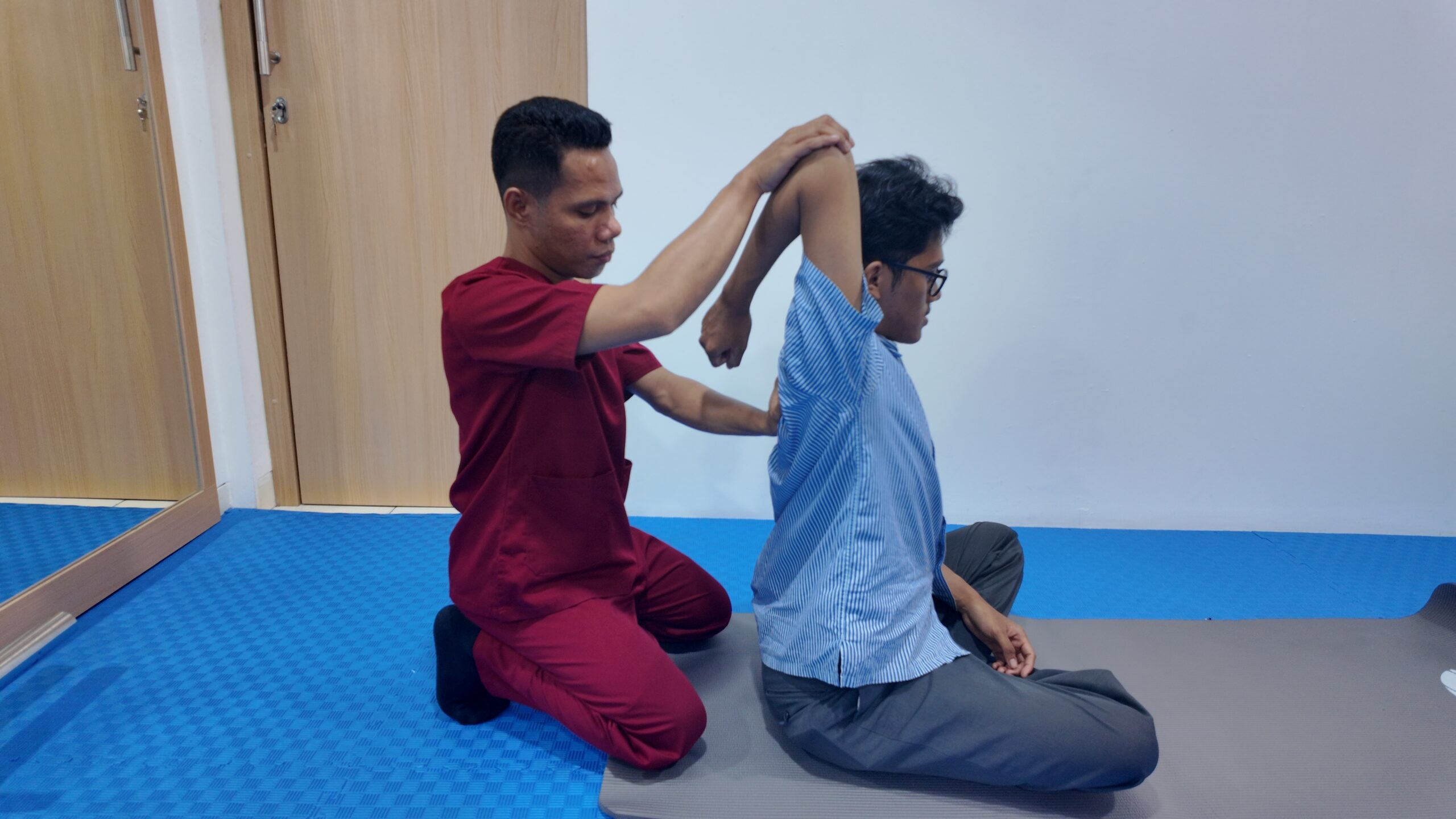 Sesi ESWT di Power Physio