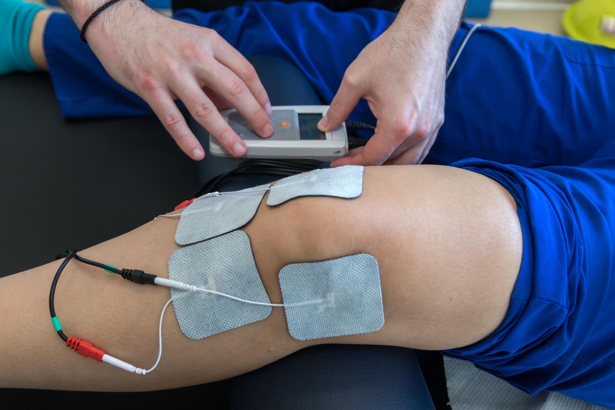 Sesi terapi TENS di Power Physio